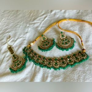 Lightweight necklace with earrings & tikka